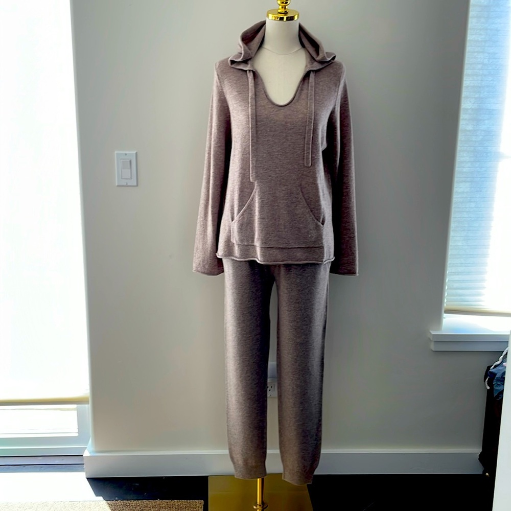 Monrow cashmere 2 piece jogger set size Medium